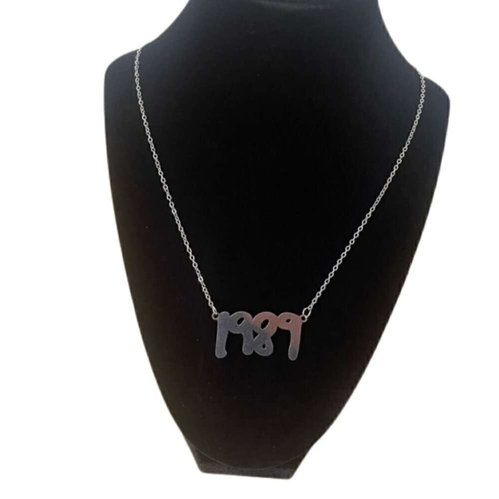 ✨🎶 NWT “1989” Inspired Accent Necklace – Music Lover Statement Piece 💙